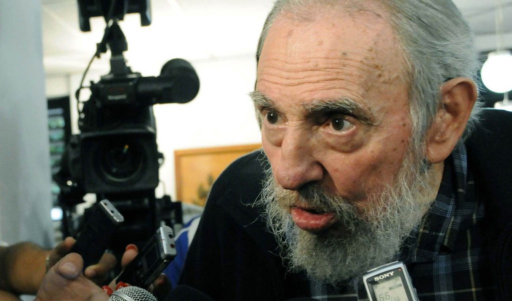 Fidel vota e diz que Chávez está "muito melhor"