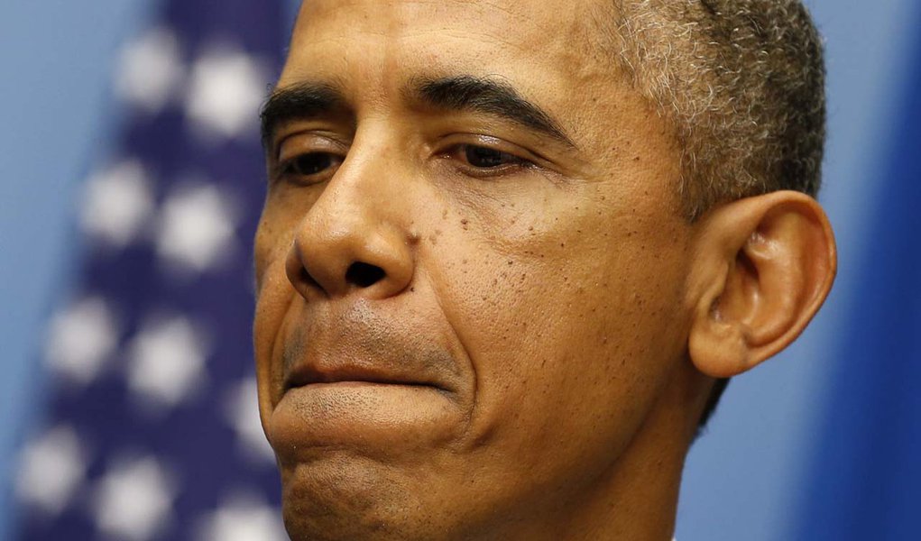 U.S. President Barack Obama pauses while speaking about Syria during a joint news conference with Swedish Prime Minister Fredrik Reinfeldt at the Prime Minister's  office in Stockholm, Sweden September 4, 2013. REUTERS/Kevin Lamarque (SWEDEN - Tags: POLIT