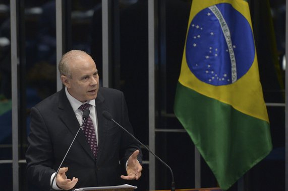 Ministro da Fazenda Guido Mantega participa de Sessão de Debates Temáticos no plenário do Senado, e fala sobre refprma do ICMS interestadual e mudança do indexador das dívidas estaduais e municipais.