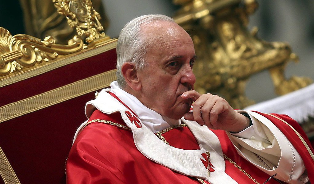 Vaticano reforma leis e amplia crimes de pedofilia