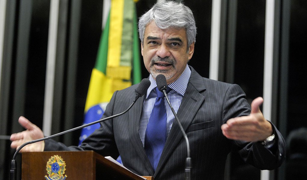 Projeto de Humberto Costa sobre punição de juízes é aprovado