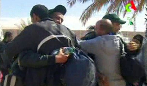 De 132 estrangeiros, 100 são libertados na Argélia
