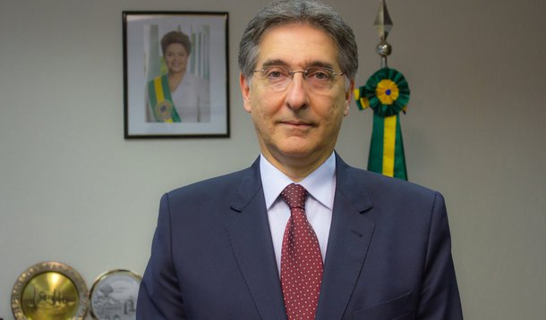 Comissão de Ética arquiva processos contra Pimentel