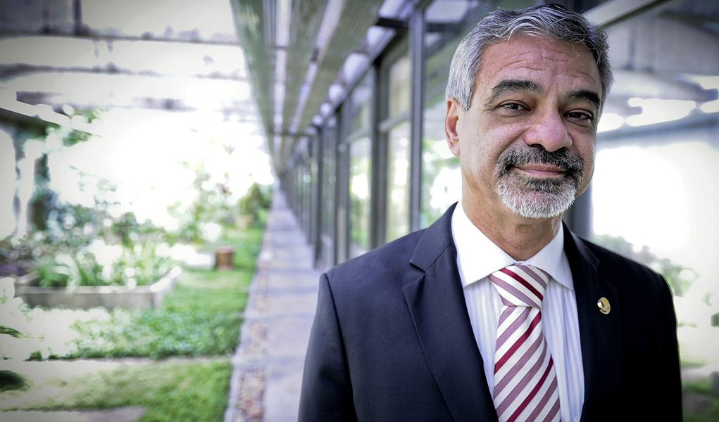 Humberto Costa é o nome do PT para outubro