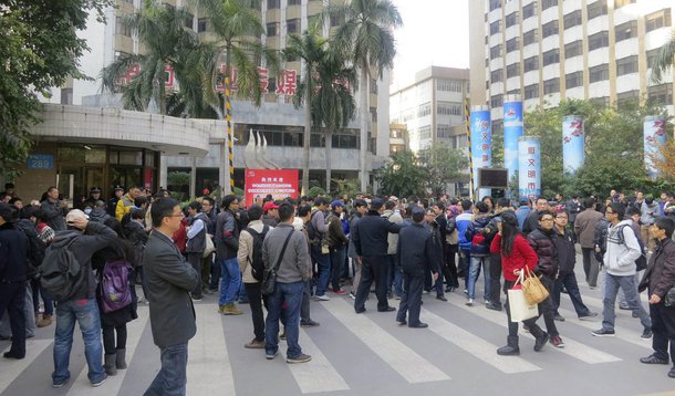 China tem raro protesto contra censura a jornal