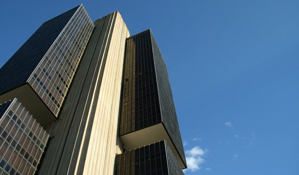 Analistas elevam estimativa de inflação para 2012