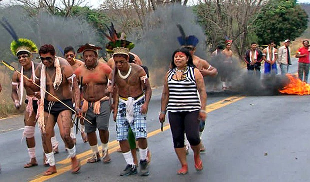 Índios bloqueiam rodovias no Mato Grosso