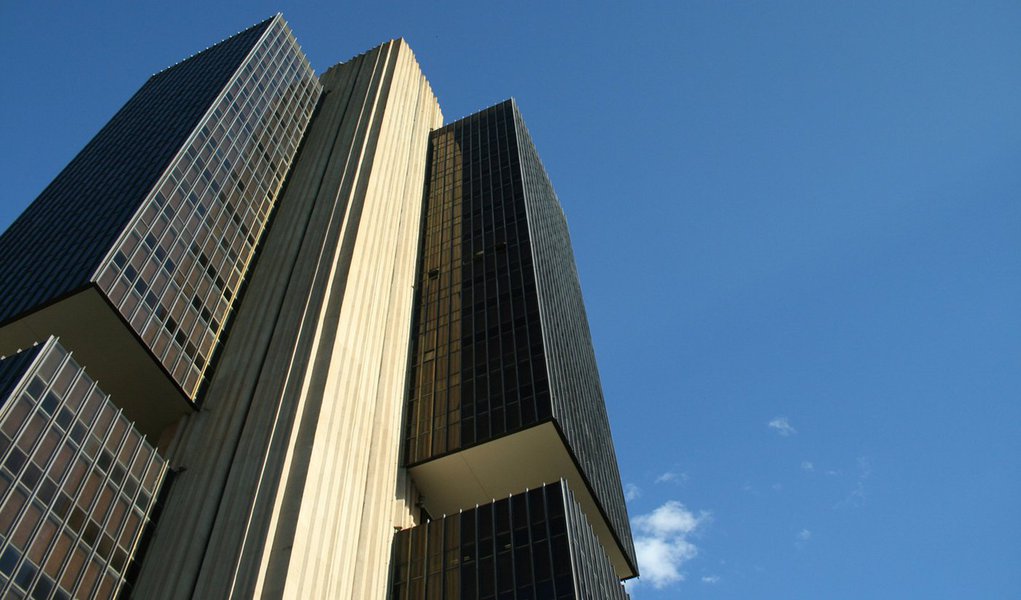 Analistas elevam estimativa de inflação para 2012