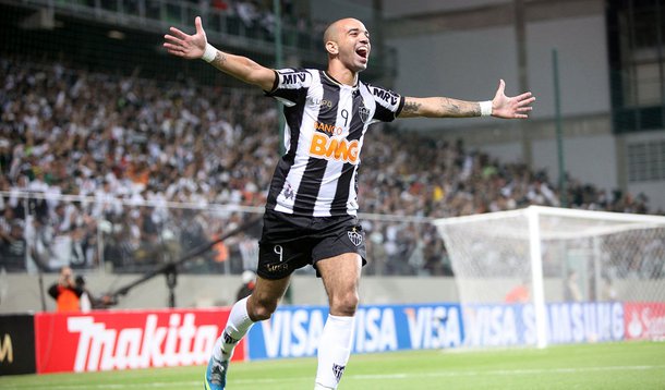 Galo goleia São Paulo e está nas quartas