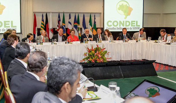 Dilma destina R$ 1,8 bi para obras de combate a seca