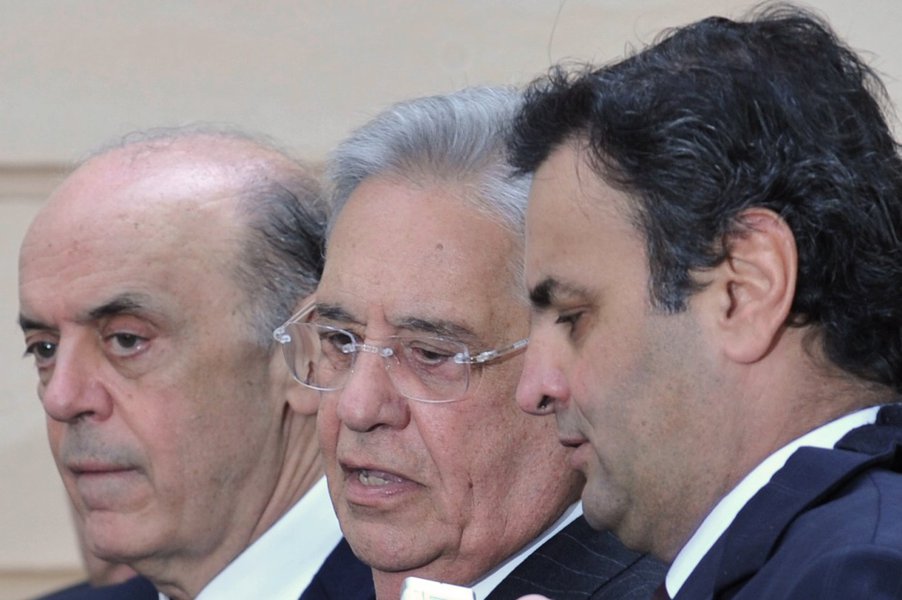 Aécio isola Serra e vai presidir o PSDB