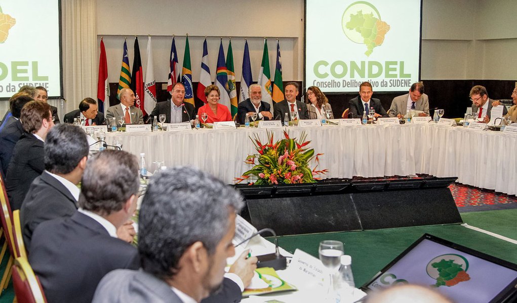 Dilma destina R$ 1,8 bi para obras de combate a seca