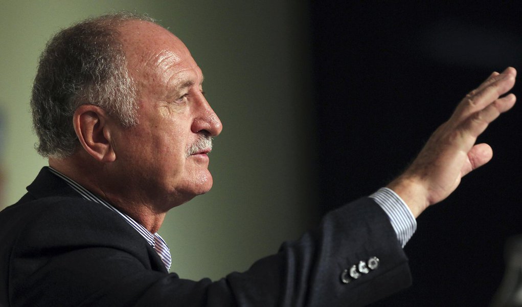 Depois de bola fora com BB, Felipão pede desculpas