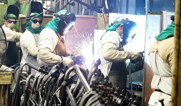Manaus - A produção industrial recuou em outubro em dez dos 14 locais pesquisados pelo IBGE Foto: Arquivo ABr 
