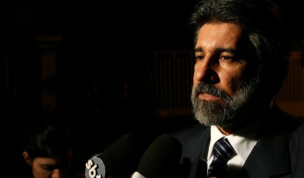 Senador Valdir Raupp foge da Globo