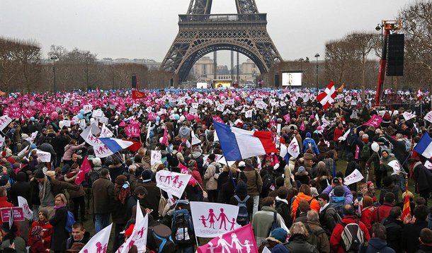Milhares aderem à manifestação contra o casamento homossexual na França