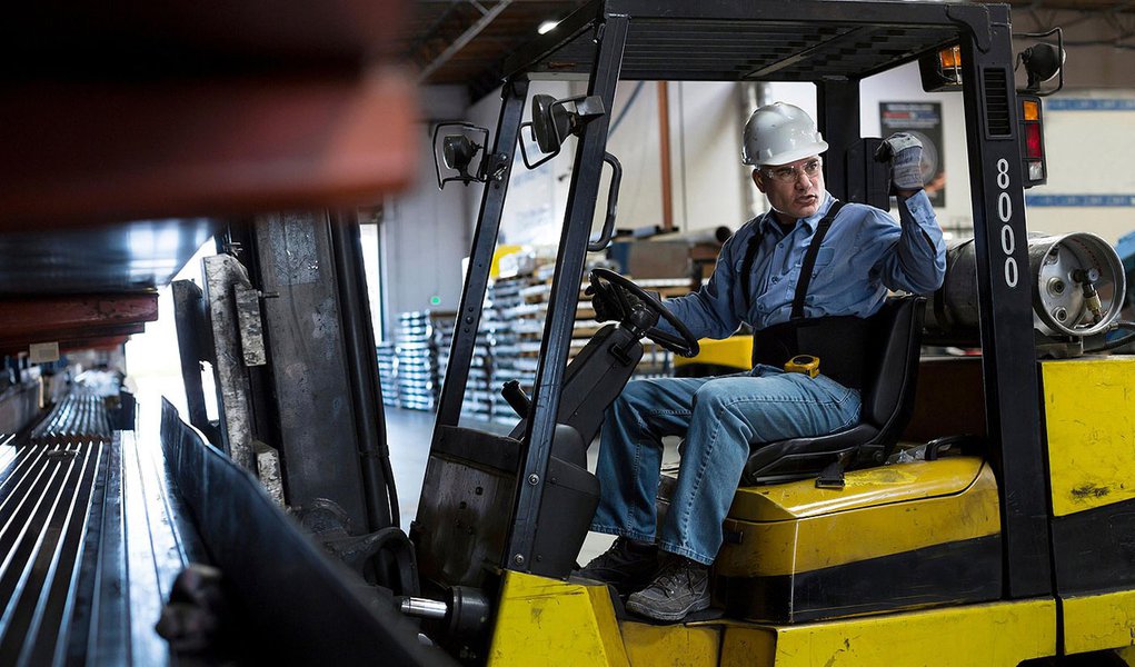 Projeção de crescimento do PIB cai para 2,24%