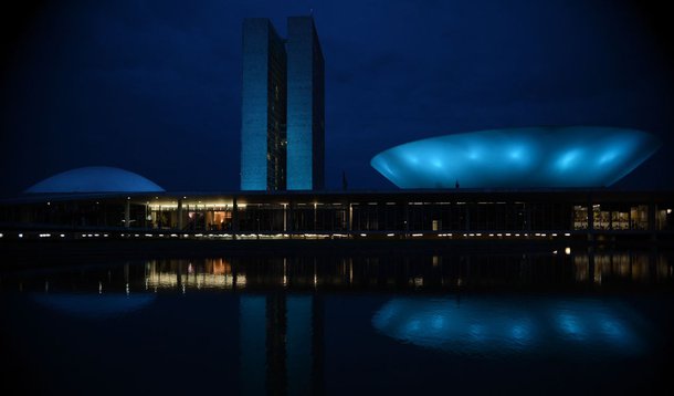 O Congresso Nacional promoveu hoje duas homenagens ao Novembro Azul, campanha de conscientização sobre o câncer de próstata, que ocorre durante todo este mês. A primeira foi uma sessão solene para lembrar a importância da prevenção da doença. Logo após, o