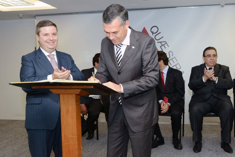 Governador empossa novo secretário de Trabalho