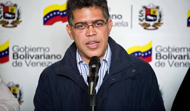 Internado, Chávez nomeia novo chanceler da Venezuela