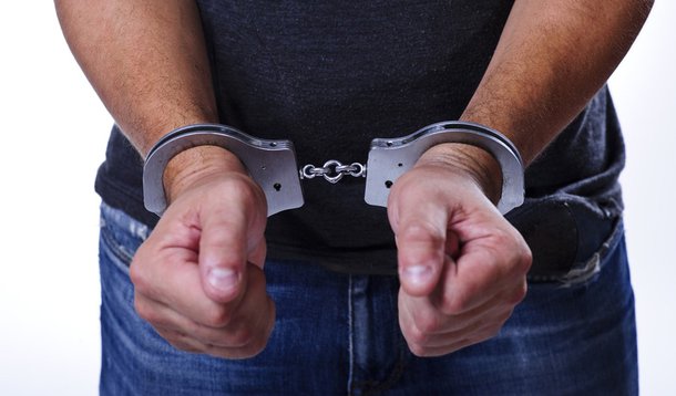 Secretaria deve afastar professor que foi preso se masturbando no cinema
