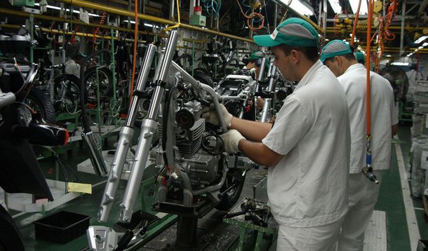 Emprego na indústria fica estável em novembro