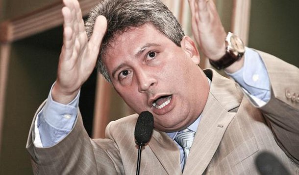 Carballal denuncia abuso do banco Votorantim