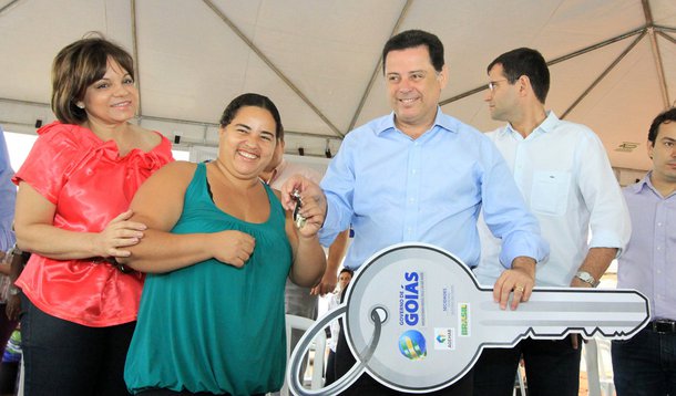 Perillo entrega mais 190 casas no Real Conquista
