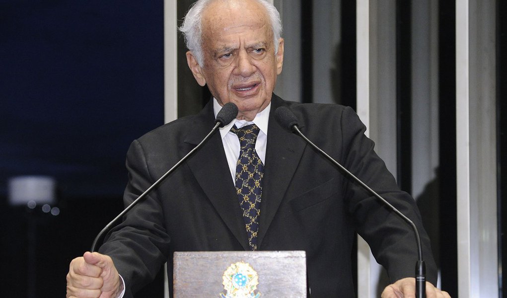 Pedro Simon: CPI escondeu tudo debaixo do tapete