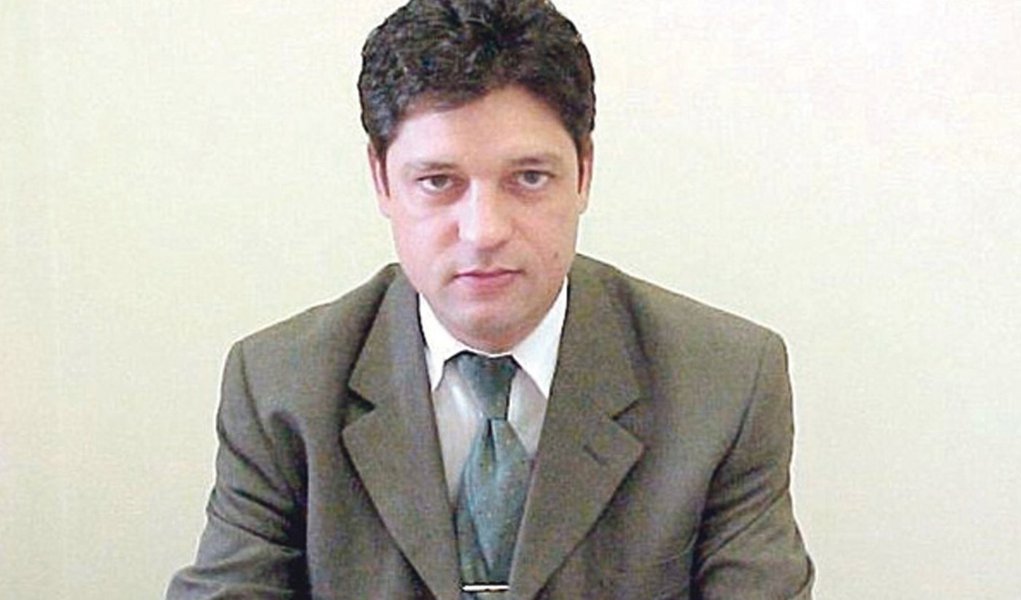 Promotor afastado continua recebendo salário