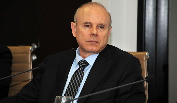 Mantega vê alta do PIB de 2,5% a 3% e inflação menor
