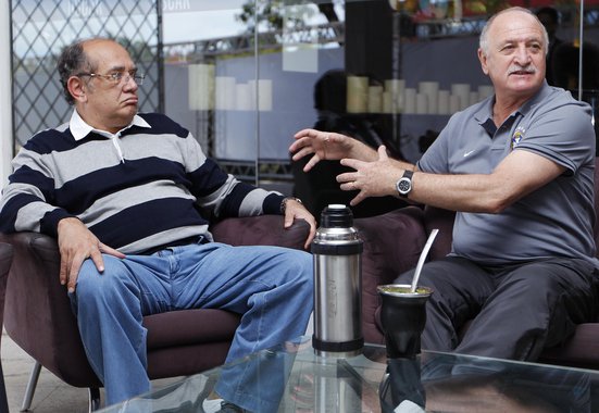 Felipão quer vitória para evitar situação "horrível"