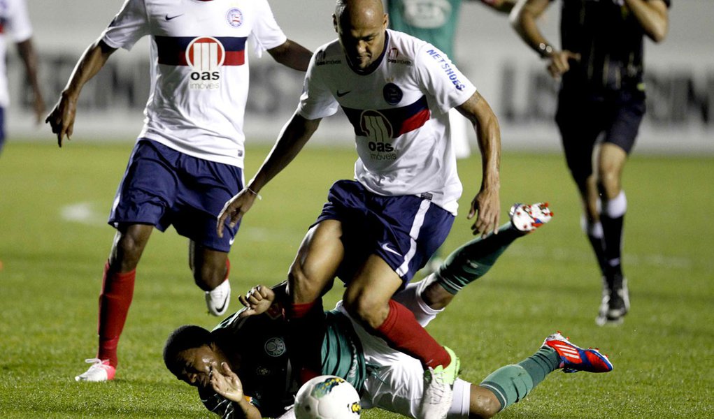 Bahia vence e afunda o Palmeiras