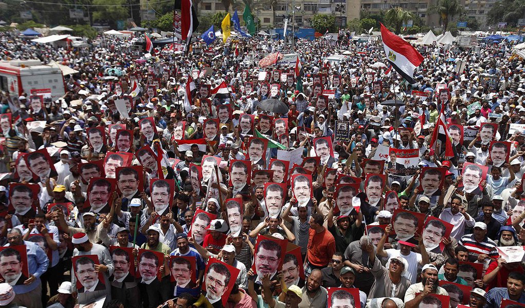 Irmandade Muçulmana convoca protestos pró-Mursi