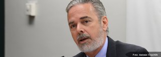 Brasília - O ministro das Relações Exteriores, Antonio Patriota, defendeu hoje (22) a investigação independente das denúncias de uso de armas químicas na Síria. Segundo ele, é necessário, porém, ter cautela para apontar os responsáveis. Patriota disse que