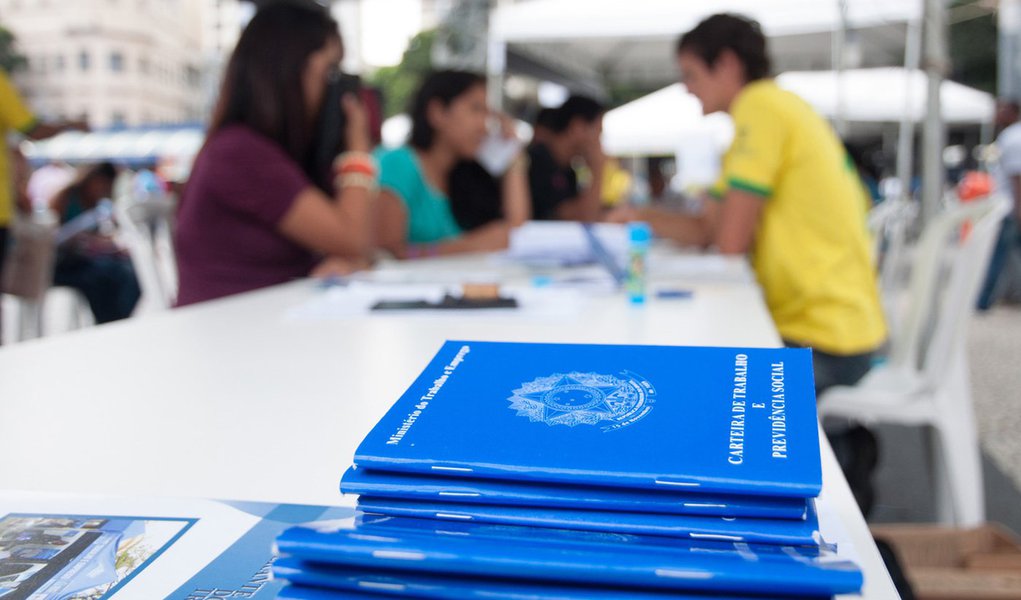 carteira de trabalho (Foto: Voney Malta) carteira de trabalho