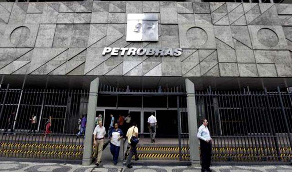 Minoritários da Petrobras se unem e questionam conselho