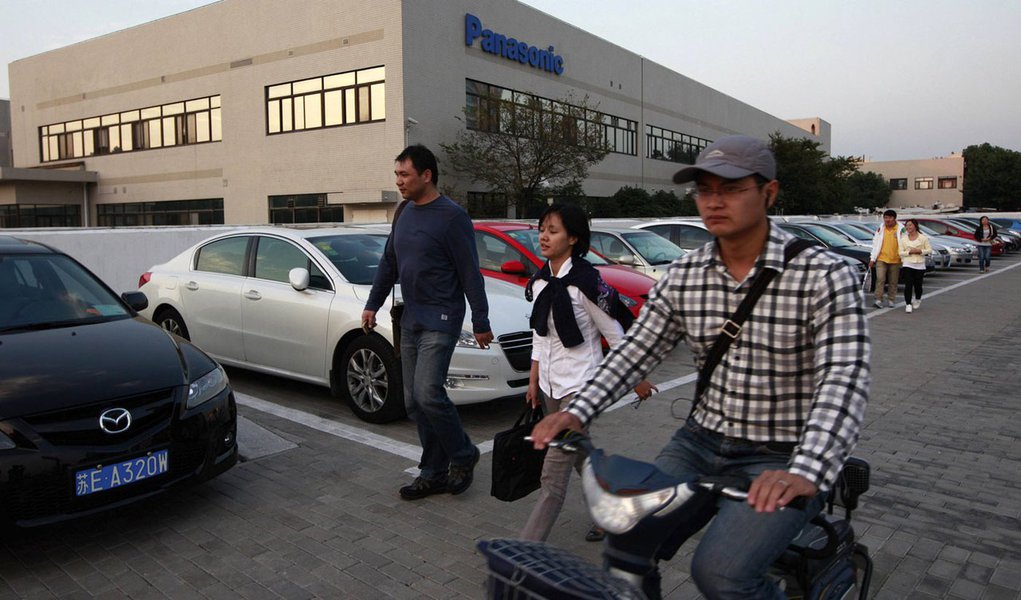 Após protestos, japoneses fecham fábricas na China