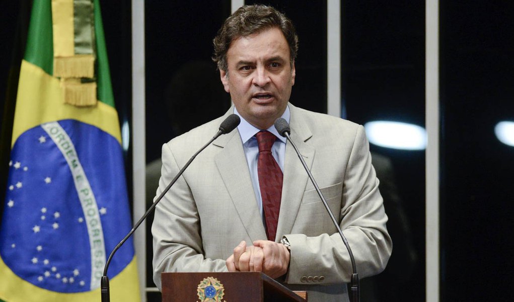 Aécio: aparelhamento partidário pode acabar com o Brasil