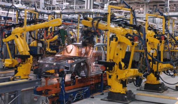 Setor industrial da China encolhe pelo 11º mês