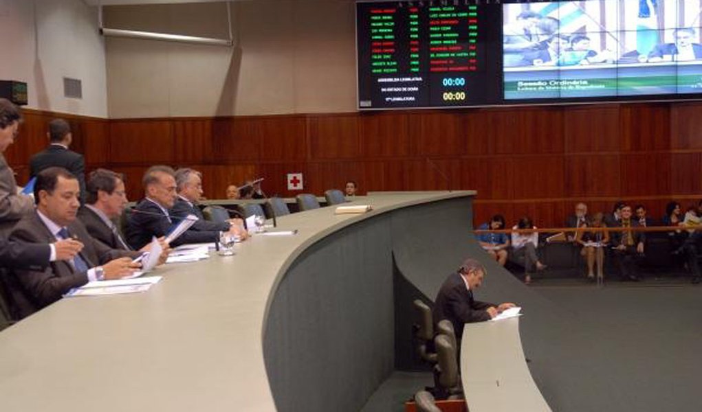 Assembleia aprecia projeto sobre venda de imóveis públicos