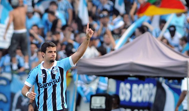 Grêmio vira sobre o São Paulo e é segundo