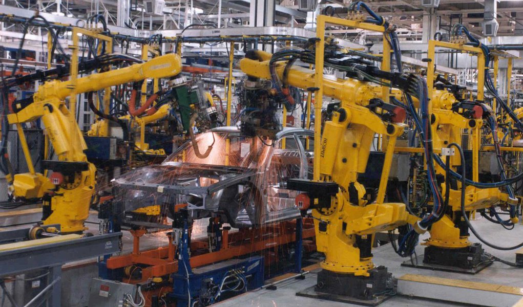 Setor industrial da China encolhe pelo 11º mês