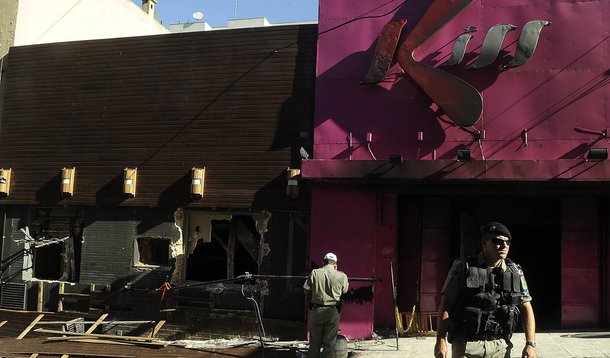 MP culpa bombeiros e isenta prefeito por incêndio na Kiss