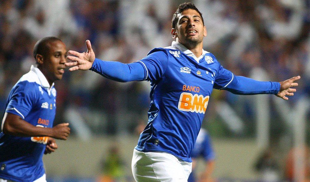 Cruzeiro dá 5 no Goiás na 1ª goleada do Brasileirão