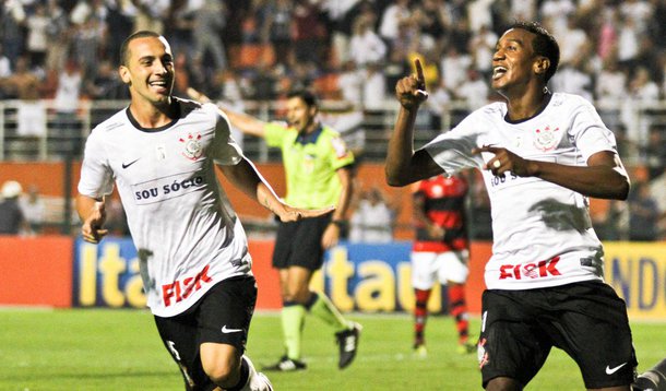 Corinthians vence o Flamengo de virada