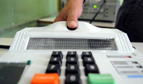 Sistema biométrico em 11 municípios em 2012