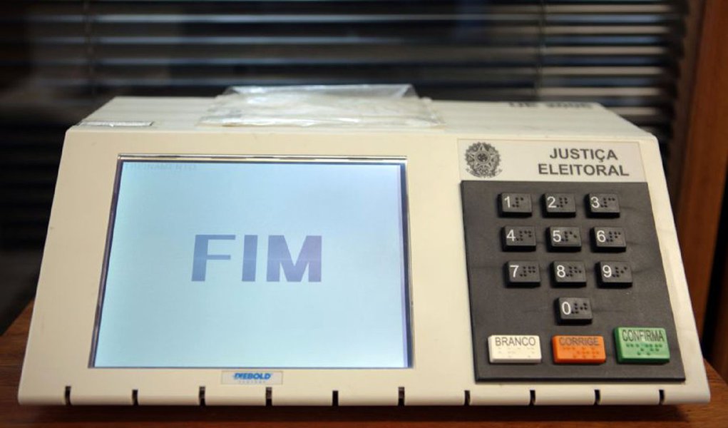 Folha vê "oposicionismo à procura de oposicionistas"