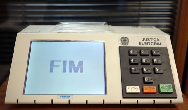 Folha vê "oposicionismo à procura de oposicionistas"