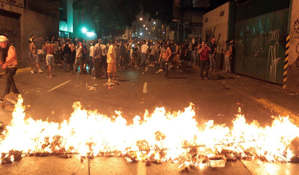 Sobe para 34 o número de mortos na Venezuela